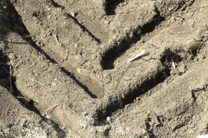 Sabijanja zemljišta hodnim sistemom traktora i njegove posledice