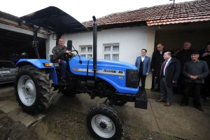 Traktori za porodice sa Kosova i Metohije