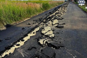 Traktorom preorao nov put: Tvrdi da prelazi preko njegovog zemljišta