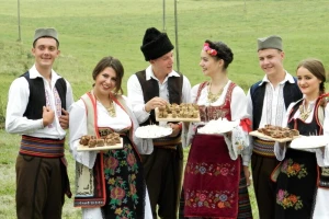Da ugosti i počasti - čuvanje drevnih navika srpskog seljaka