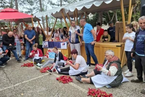 U "crvenom selu" nizala se paprika, a ko je bi najbrži?
