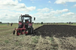 Srbobranska brazda: Dobar traktor i plug, ostalo se namešta iz kabine