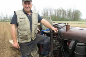 Napravio traktor od stotinu delova